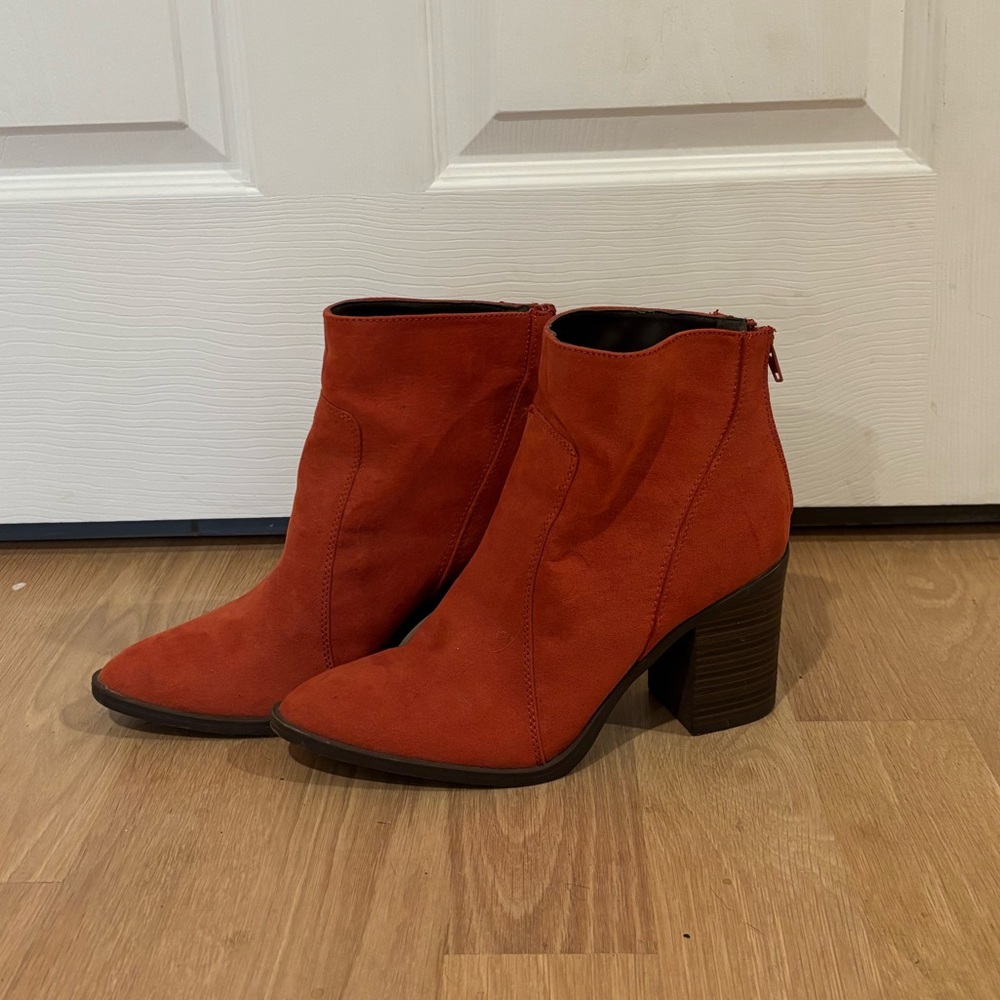 NWOT red ankle booties